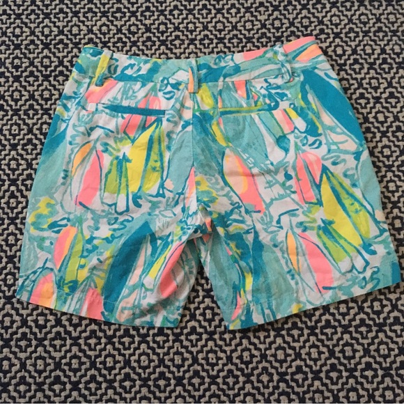NWOT Lilly Pulitzer Beach & Bae print Jayne shorts surfboards - Picture 2 of 3